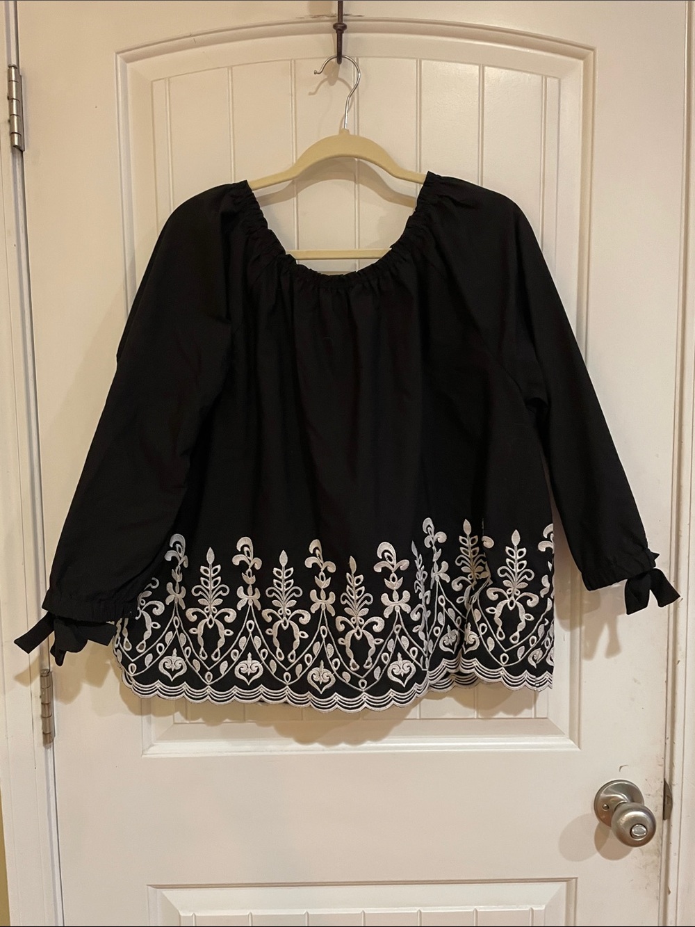 Time and Tru Black Peasant Blouse with White Embroidery size 2X
